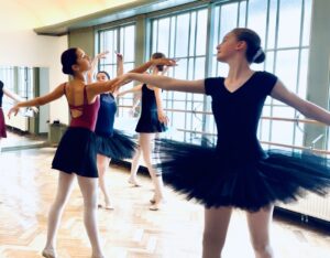 Group of students dancing during a Summerschool Den Haag romantic ballet workshop