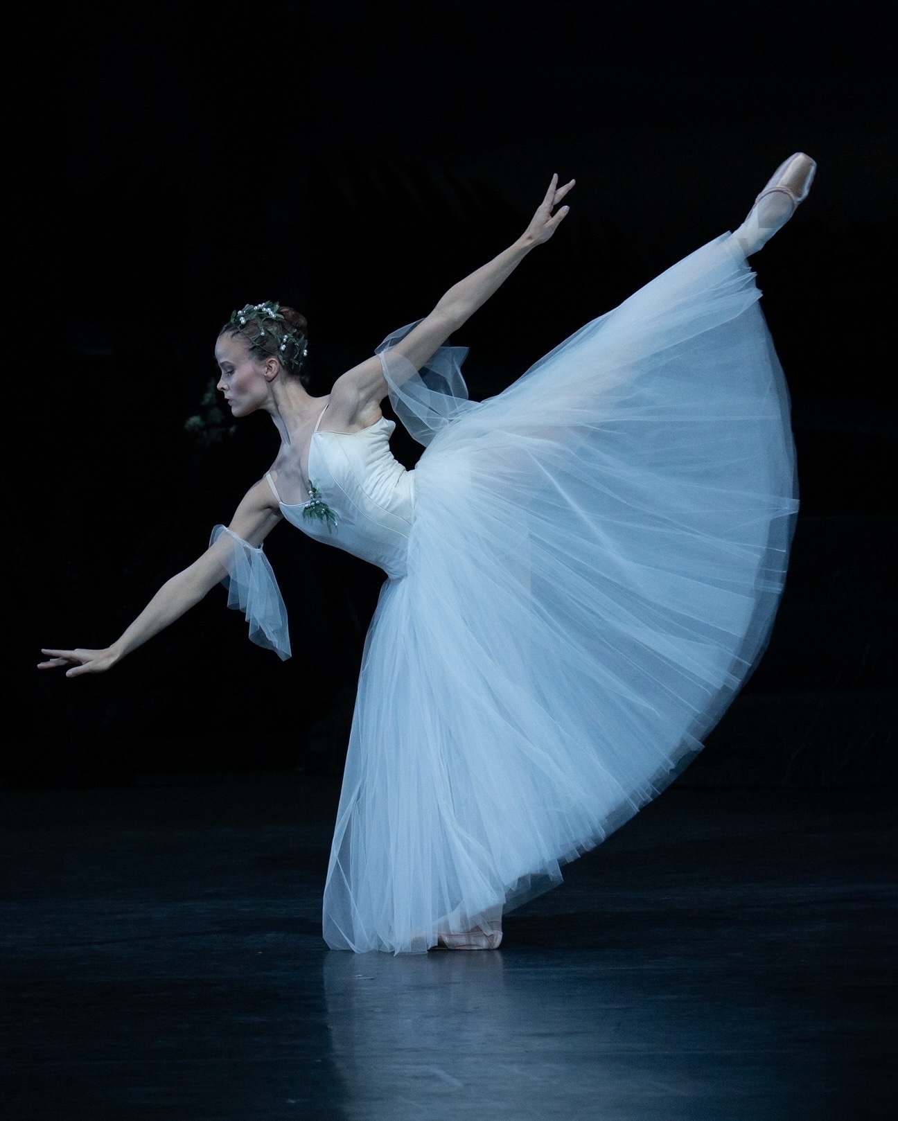 Nina Tonoli soloist Dutch National Ballet in a beautiful arabesque